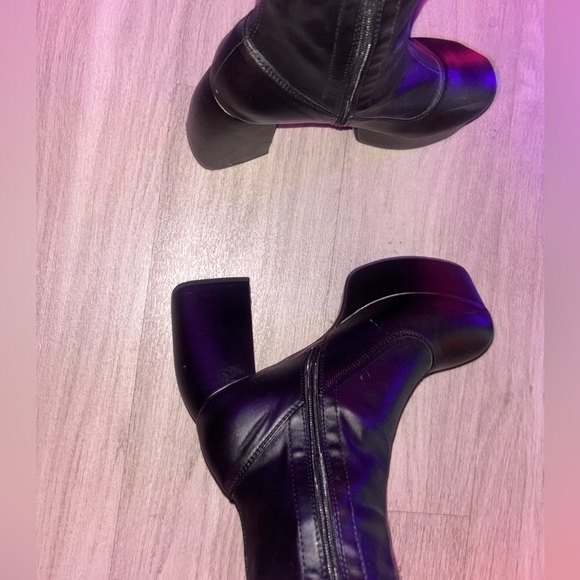 Black Platform Boots - Picture 11 of 13